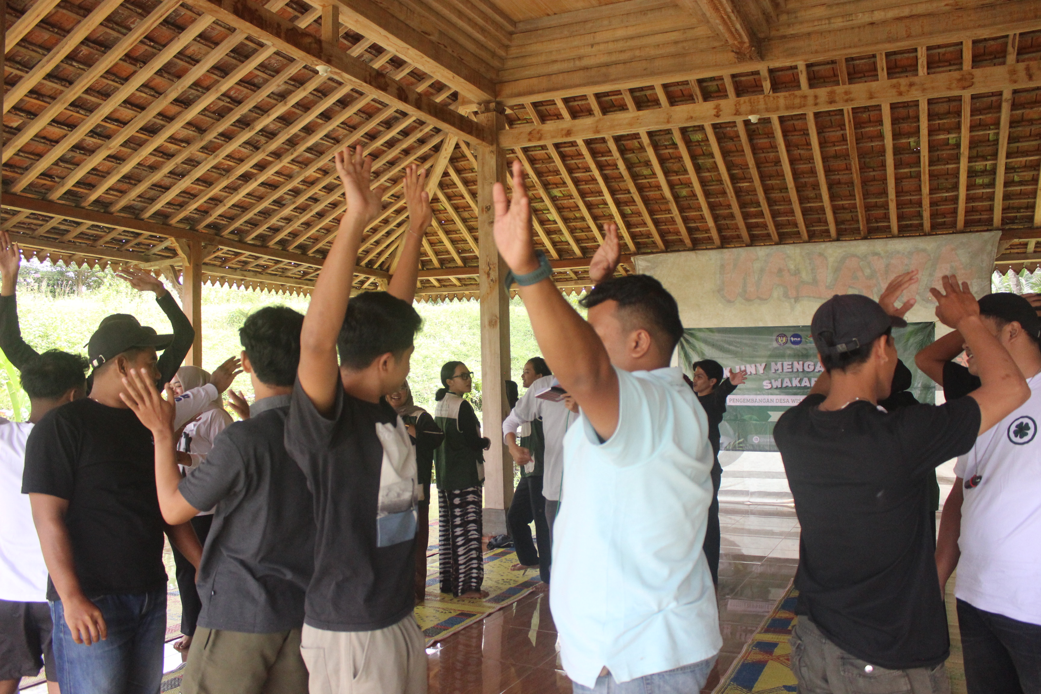 Kegiatan outbound di Nglumut